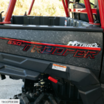 Jobber SSV Trooper 650cc 2025 – Direction assistée, moteur 585cc, design sportif noir carbone & rouge – Image 3